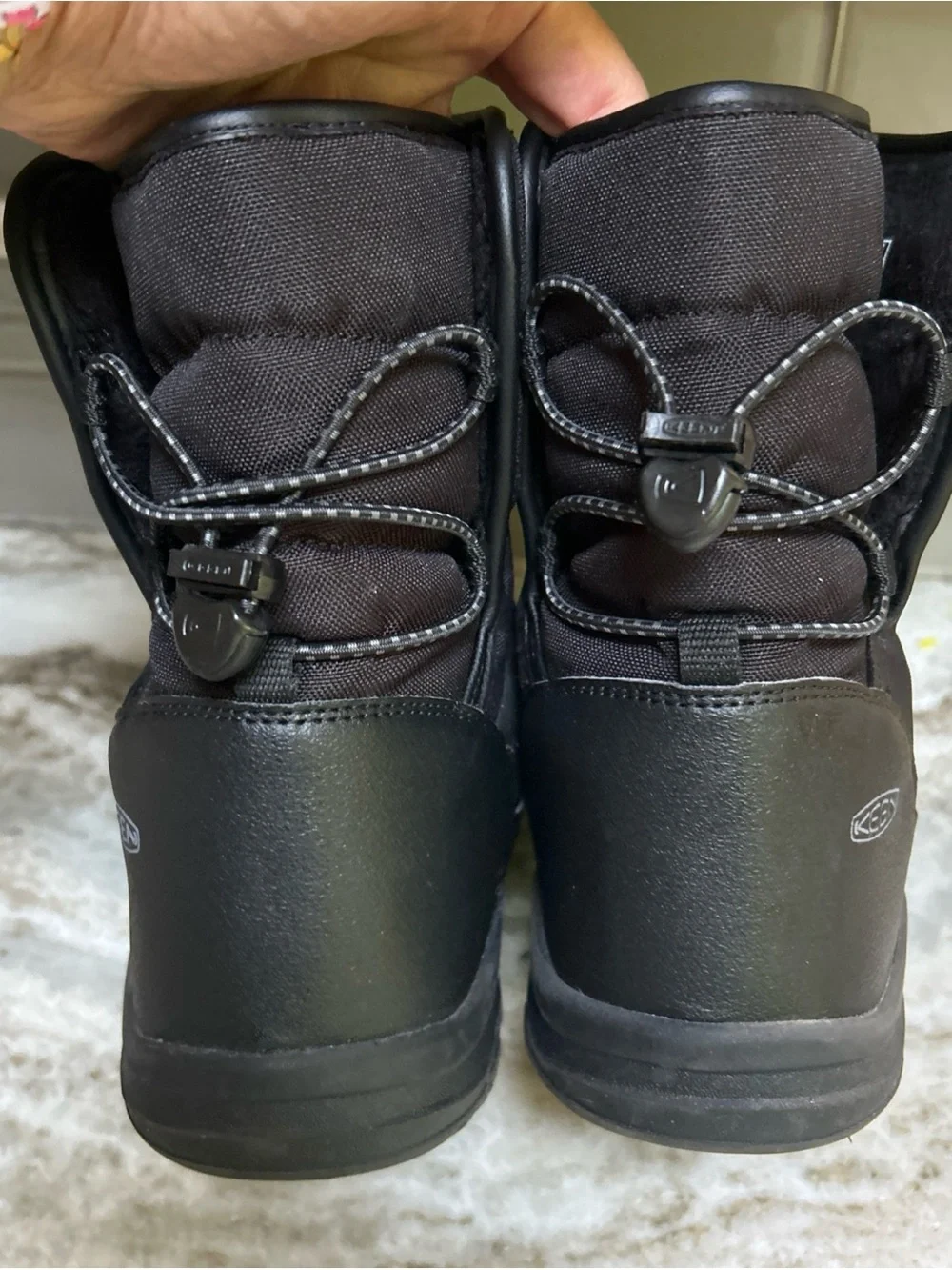KEEN Puffrider Waterproof  Warm 200gm Black Big Kids 6 Winter Boots New Snow